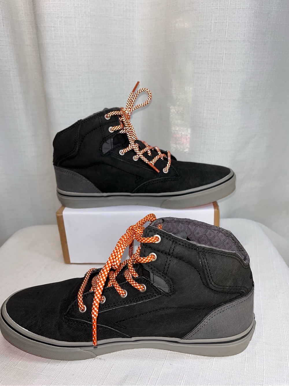 Vans Youth 7 Black Gray Mid Top Sneakers Orange Laces Women’s 8.5 Skate Shoes - Picture 4 of 8